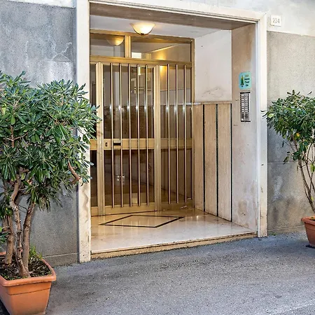 Lovely In Center Of Apartment *