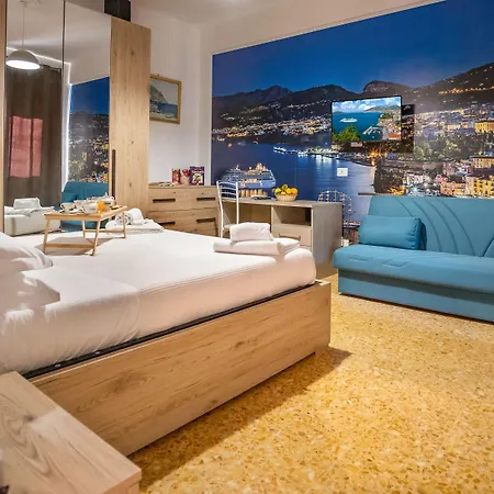 Lovely In Center Of * Sorrento